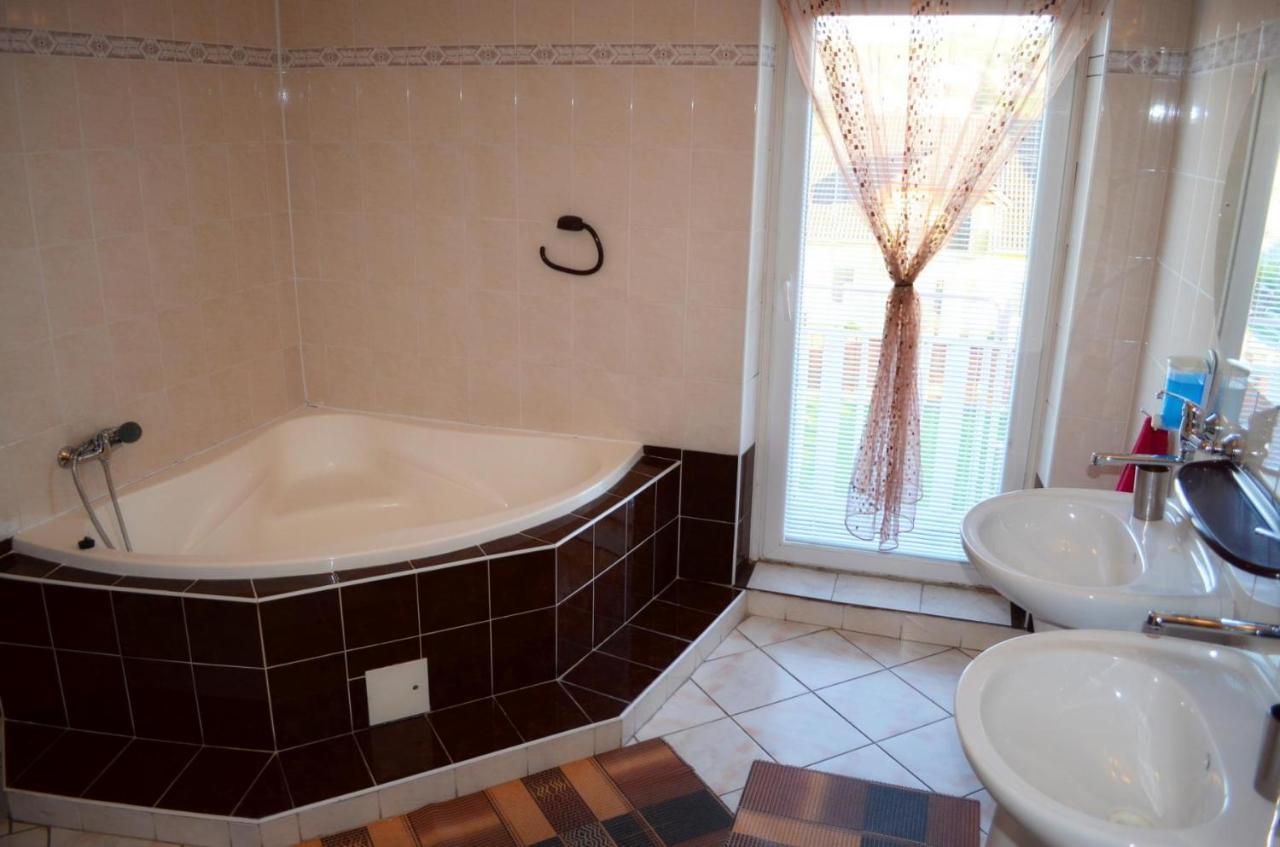 Apartmany Riviera A Chalupa Riviera Liptov, Besenova Luaran gambar
