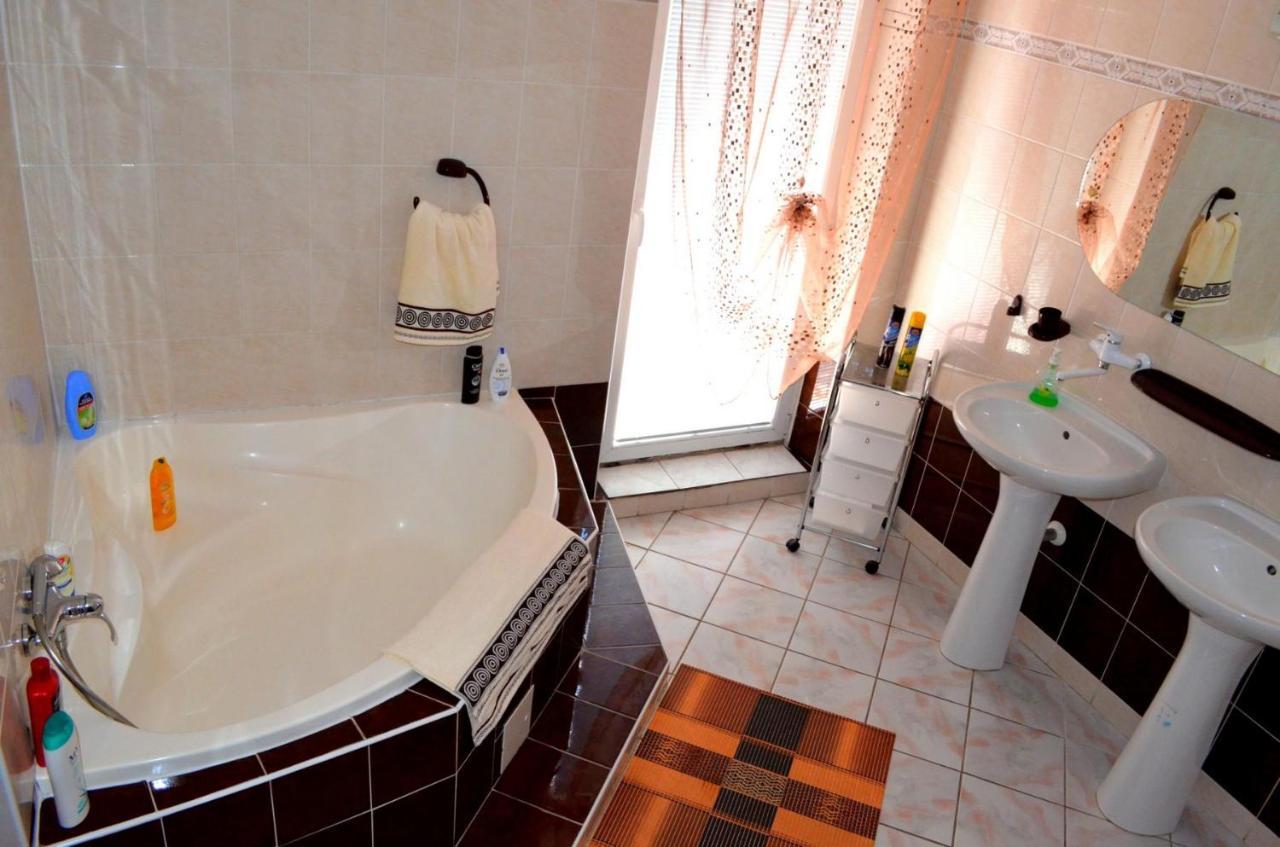 Apartmany Riviera A Chalupa Riviera Liptov, Besenova Luaran gambar