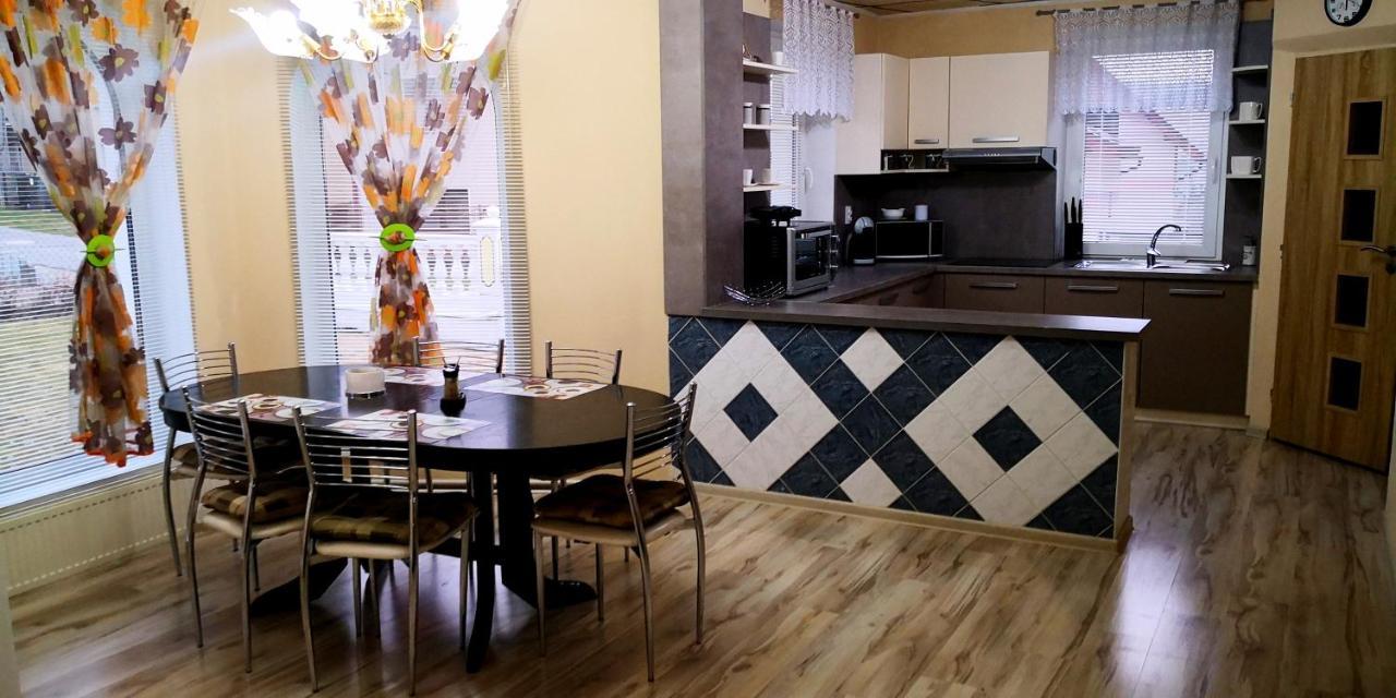 Apartmany Riviera A Chalupa Riviera Liptov, Besenova Luaran gambar